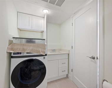 240 Medallion Boulevard - Photo Thumbnail 13
