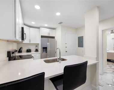 240 Medallion Boulevard - Photo Thumbnail 5