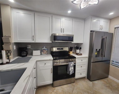 6361 Bahia Del Mar Boulevard - Photo Thumbnail 3