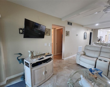 6361 Bahia Del Mar Boulevard - Photo Thumbnail 11