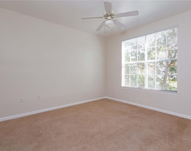 12849 Madison Point Circle - Photo Thumbnail 11