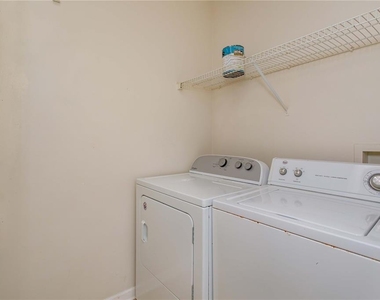 12849 Madison Point Circle - Photo Thumbnail 18