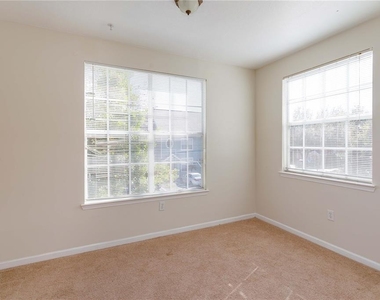 12849 Madison Point Circle - Photo Thumbnail 9