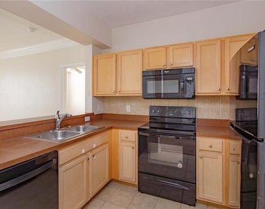 12849 Madison Point Circle - Photo Thumbnail 5