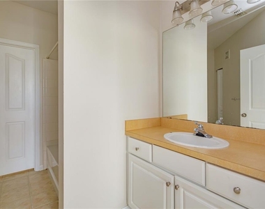 12849 Madison Point Circle - Photo Thumbnail 15