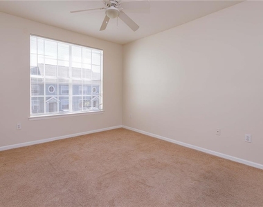 12849 Madison Point Circle - Photo Thumbnail 14