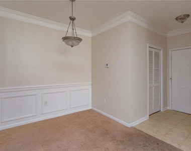 12849 Madison Point Circle - Photo Thumbnail 3