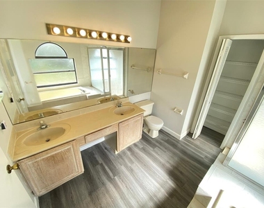 12948 Broakfield Circle - Photo Thumbnail 7