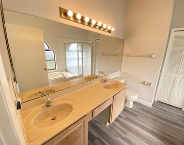12948 Broakfield Circle - Photo Thumbnail 6