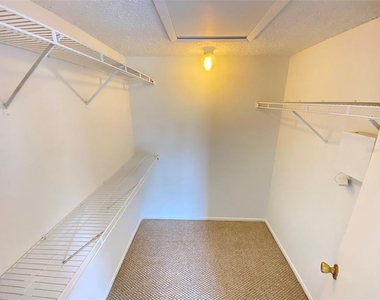 12948 Broakfield Circle - Photo Thumbnail 21