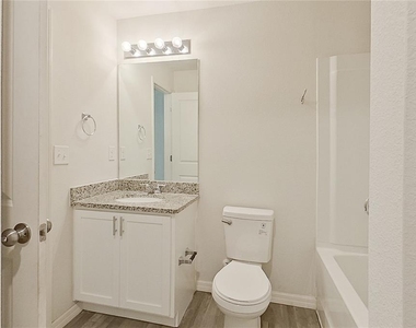 27008 Anthony Avenue - Photo Thumbnail 12