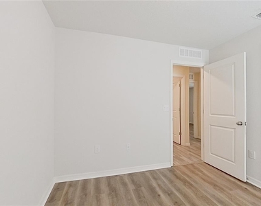 27008 Anthony Avenue - Photo Thumbnail 9