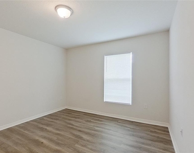 27008 Anthony Avenue - Photo Thumbnail 10