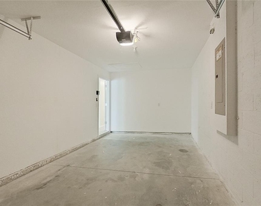 27008 Anthony Avenue - Photo Thumbnail 15