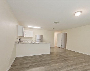 27008 Anthony Avenue - Photo Thumbnail 2