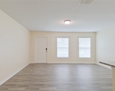 27008 Anthony Avenue - Photo Thumbnail 4