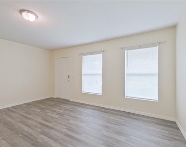 27008 Anthony Avenue - Photo Thumbnail 3