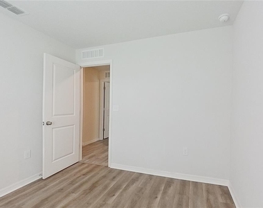 27008 Anthony Avenue - Photo Thumbnail 14
