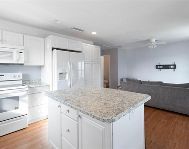 601 S Central Avenue - Photo Thumbnail 5