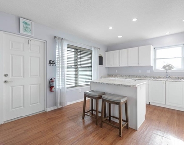 601 S Central Avenue - Photo Thumbnail 1