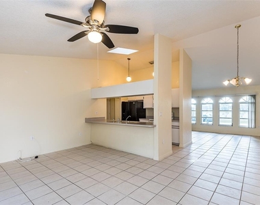 504 Vannell Street - Photo Thumbnail 6