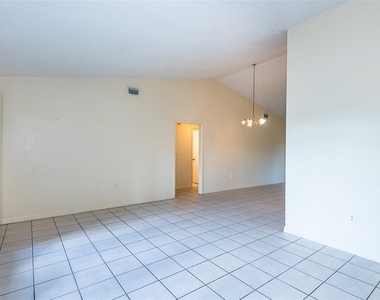 504 Vannell Street - Photo Thumbnail 3