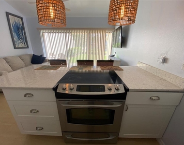 3121 Longmeadow - Photo Thumbnail 10