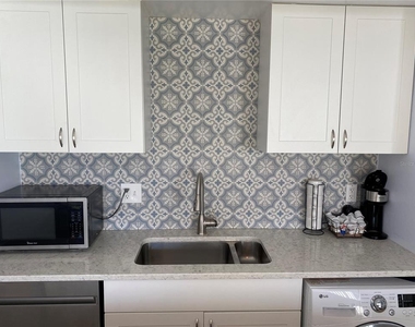 3121 Longmeadow - Photo Thumbnail 9