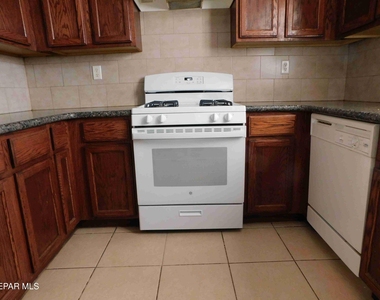 10021 Railroad Drive - Photo Thumbnail 7