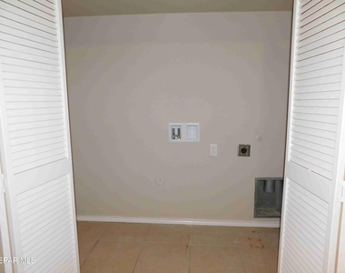 10021 Railroad Drive - Photo Thumbnail 5