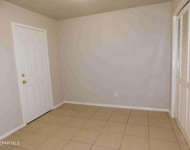 10021 Railroad Drive - Photo Thumbnail 3