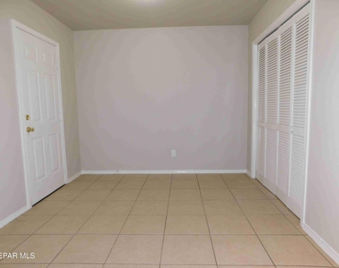 10021 Railroad Drive - Photo Thumbnail 4