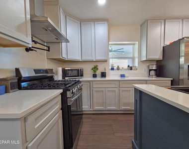 7321 Cuba Drive - Photo Thumbnail 10