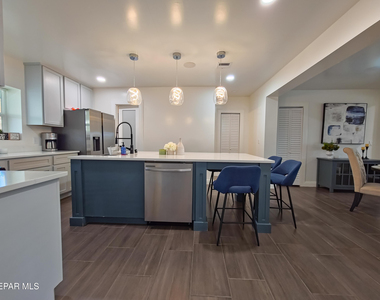 7321 Cuba Drive - Photo Thumbnail 14