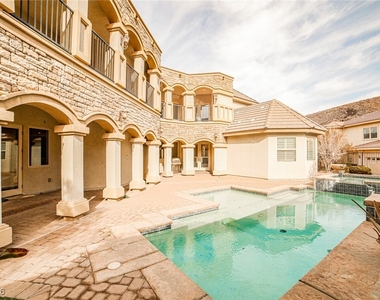 768 Tozzetti Lane - Photo Thumbnail 8