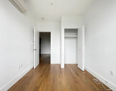 244 Hawthorne Street - Photo Thumbnail 3
