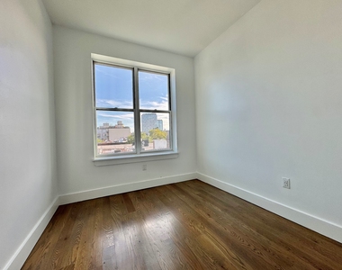 244 Hawthorne Street - Photo Thumbnail 2