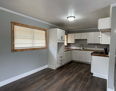 113 Lakeview Drive - Photo Thumbnail 4