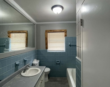 113 Lakeview Drive - Photo Thumbnail 13