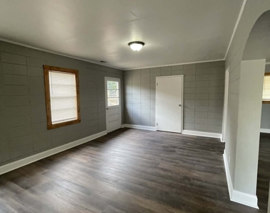 113 Lakeview Drive - Photo Thumbnail 5
