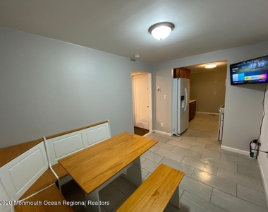 328 Jersey Avenue - Photo Thumbnail 7