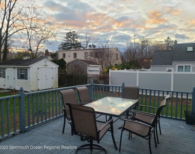 328 Jersey Avenue - Photo Thumbnail 3