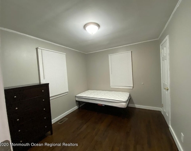 328 Jersey Avenue - Photo Thumbnail 13