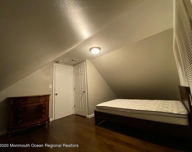 328 Jersey Avenue - Photo Thumbnail 19