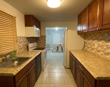 328 Jersey Avenue - Photo Thumbnail 8