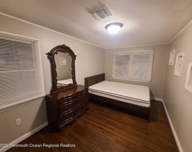 328 Jersey Avenue - Photo Thumbnail 15