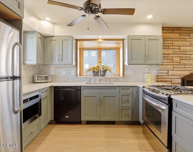 8 Ortley Avenue - Photo Thumbnail 10