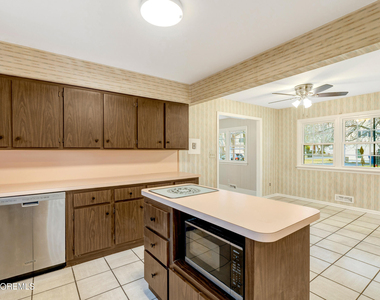 429 Lake Avenue - Photo Thumbnail 8