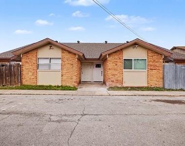 716 E Pecan Street - Photo Thumbnail 24