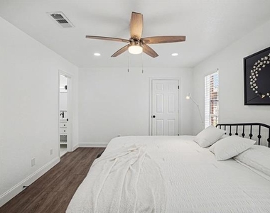 716 E Pecan Street - Photo Thumbnail 21